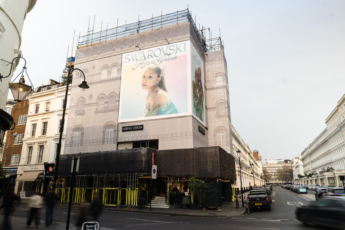 Burberry & Swarovski Across London campaign photograph 34