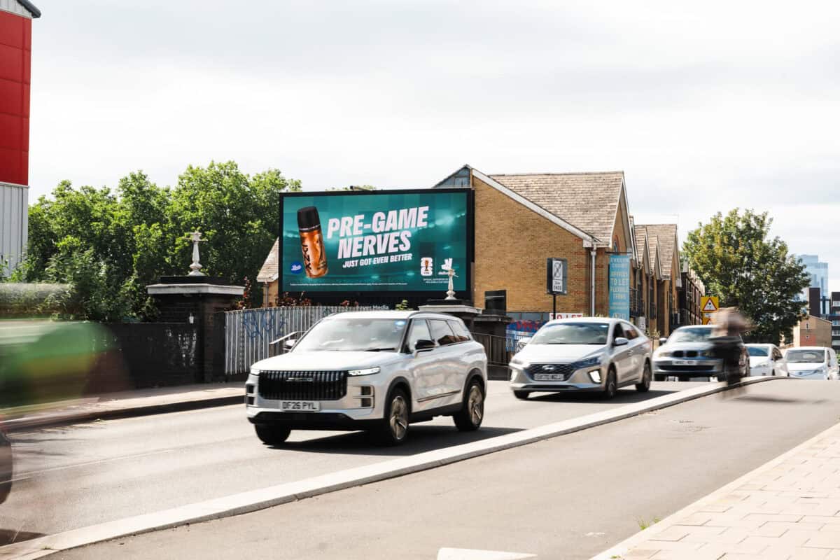 Deliveroo Football OOH Campaign campaign photograph 40